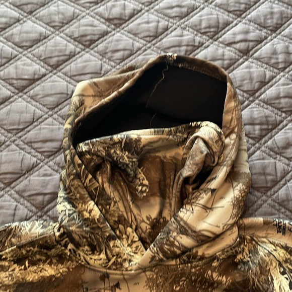 🦌Realtree Hoodie with neck gator 🦌 - Picture 2 of 8